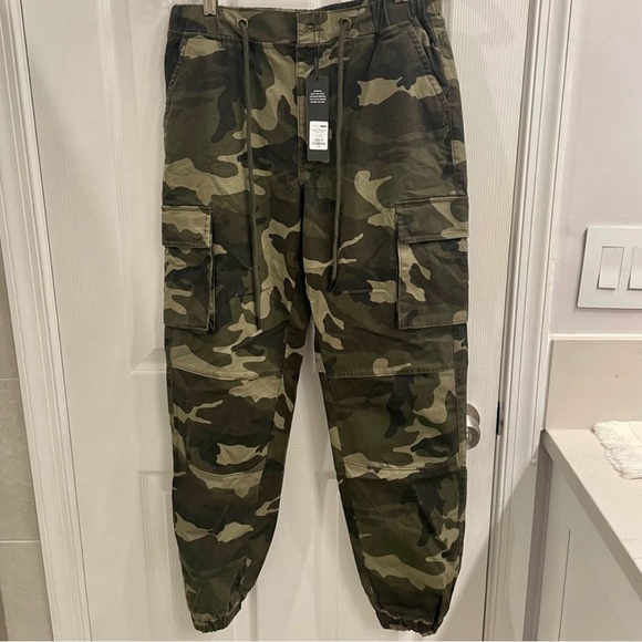 Fashion Nova Pocket Placement Cargo Pants Camouflage Size Medium - Picture 2 of 3
